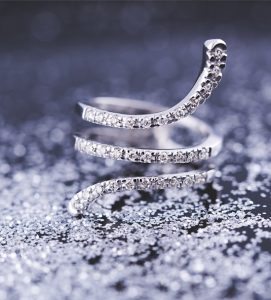 anillo-de-diamantes-serpente-navas-joyeros-creatividad