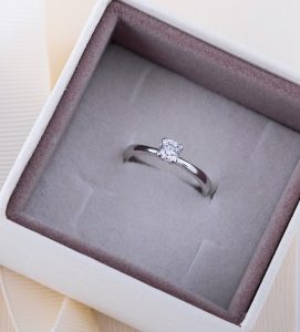 solitario-de-diamante-tina-navas-joyeros-estuche