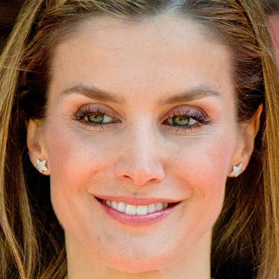 letizia con sus pendientes de estrellitas