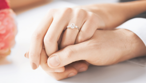 anillo de compromiso de diamantes