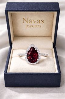 Anillo de rubelita y diamantes Bolivia estuche