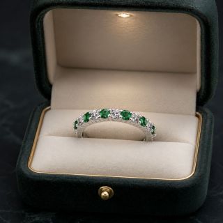 Anillo de esmeraldas y diamantes Bali
