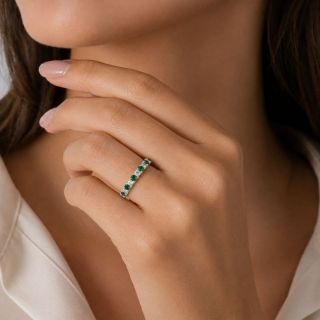 Anillo de esmeraldas y diamantes Bali modelo