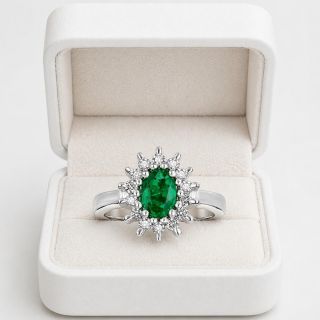 Anillo de esmeralda y diamantes estuche