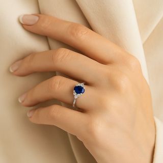 Anillo de zafiro y diamantes Madras modelo 
