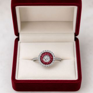 Anillo de rubí y diamantes OJO de Perdiz estuche