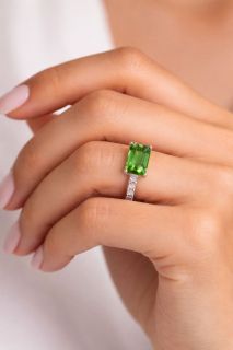 Anillo de peridoto y diamantes Oporto modelo