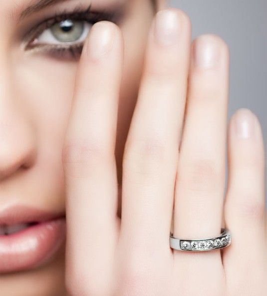 alianza de diamantes modelo
