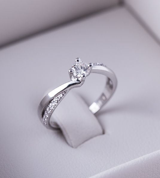 solitario de diamantes estuche