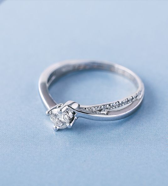 Anillo de diamantes creatividad