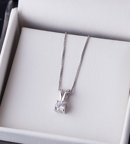 colgante de diamantes estuche