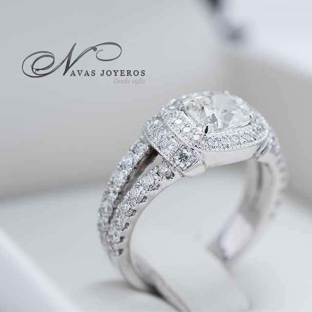 Anillo de diamantes estuche