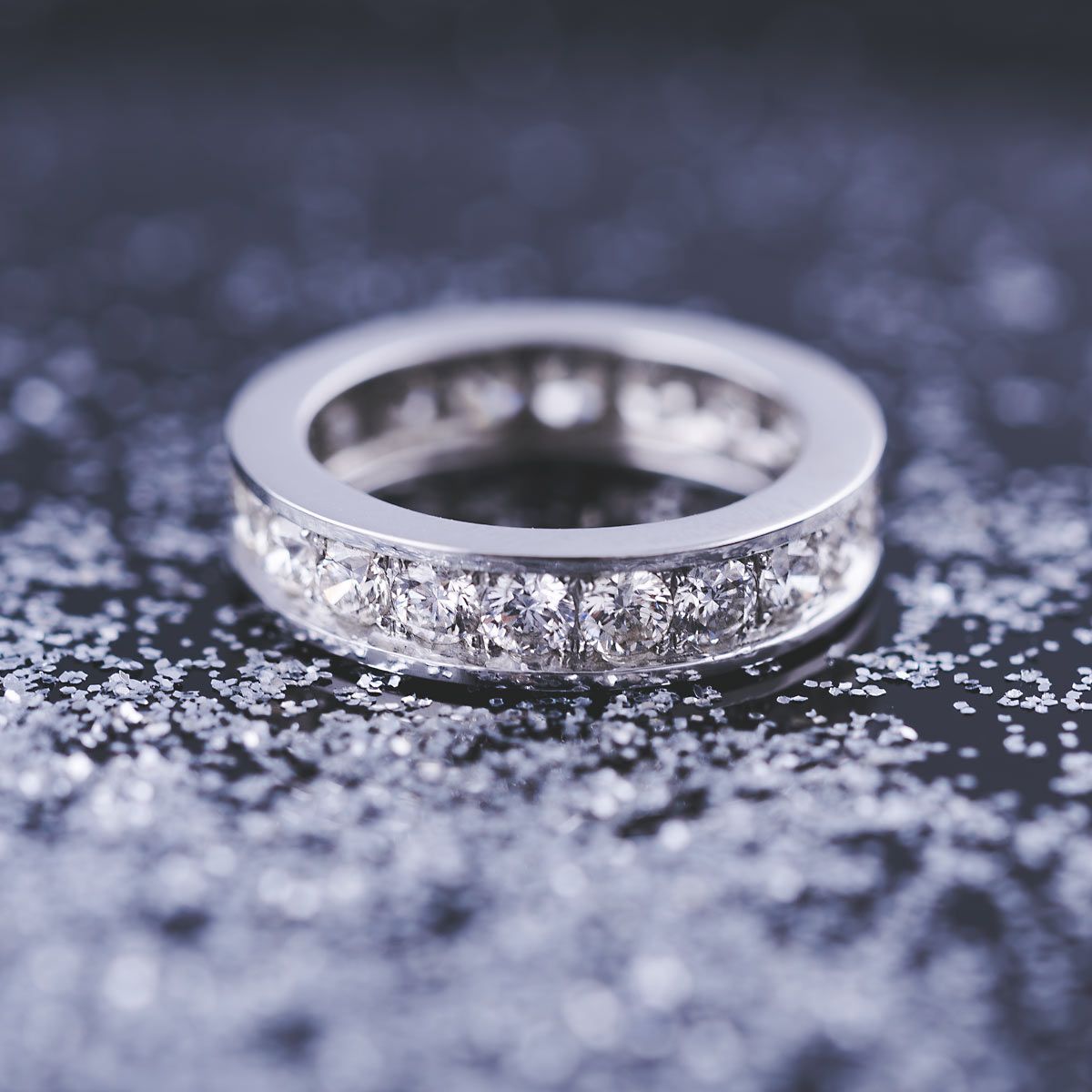 anillo de diamantes sin fin