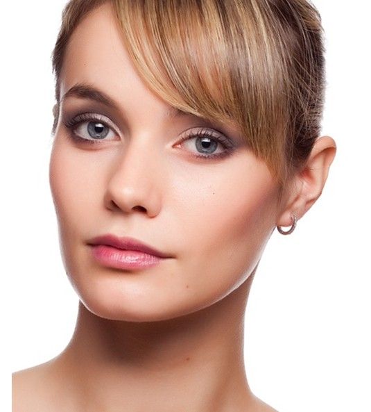 Pendientes de diamante en modelo