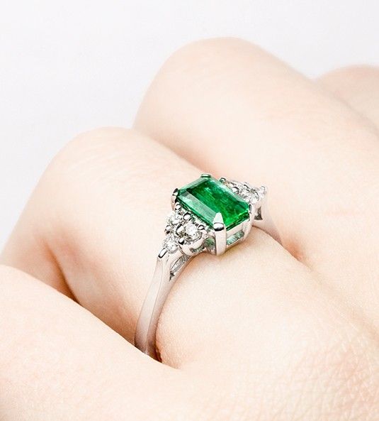 anillo de esmeralda modelo