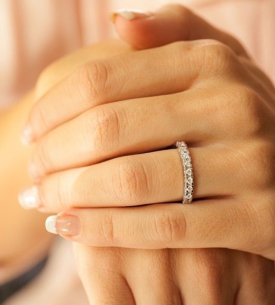 alianza de diamantes modelo