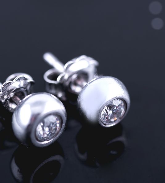 Pendientes de diamante de creatividad