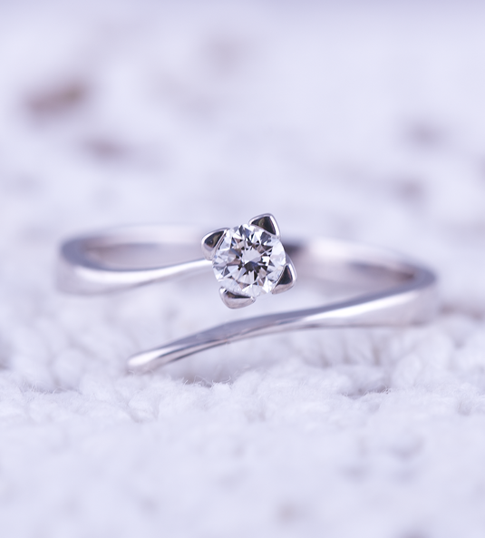 Anillo de diamantes creatividad