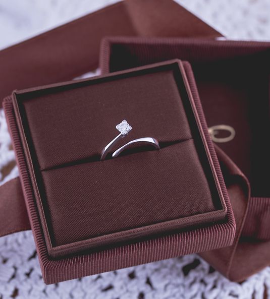 Anillo de diamantes estuche