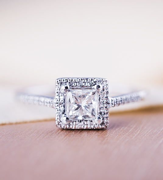 anillo de diamantes foto artistica