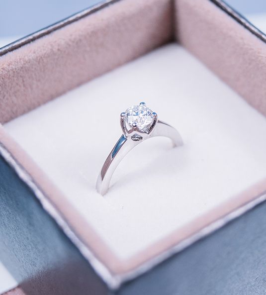 solitario de diamantes estuche