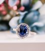 Anillo de diamantes y zafiro creatividad