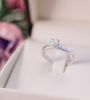 Anillo de diamantes en oro blanco en estuche