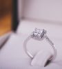 anillo de diamantes estuche