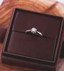 Anillo solitario de diamantes en estuche
