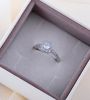 anillo de diamantes estuche