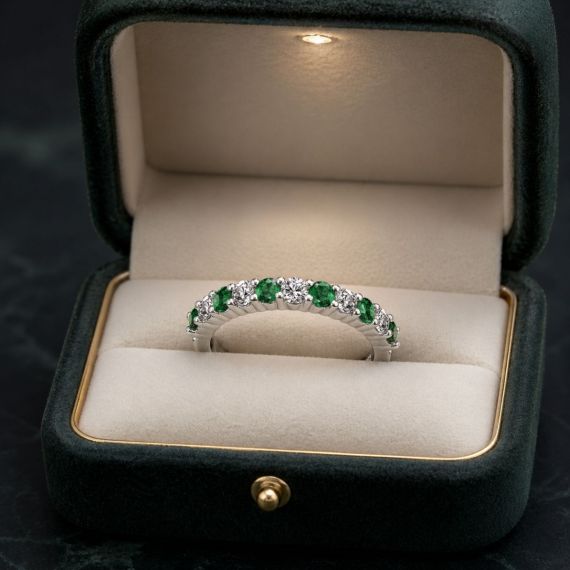 Anillo de esmeraldas y diamantes Bali