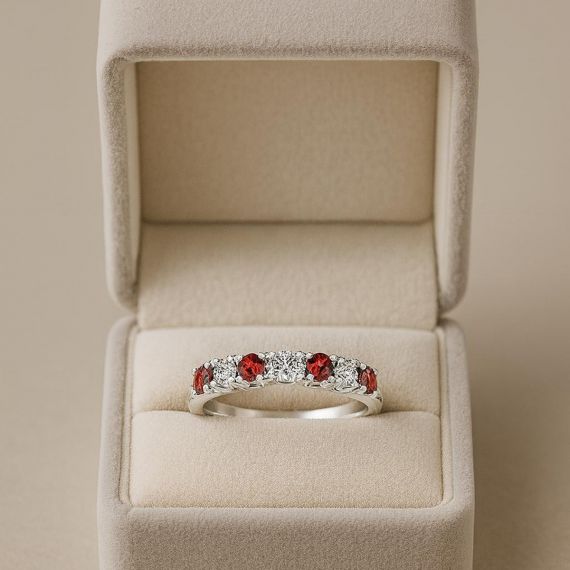 Anillo de rubí y diamantes Bogotá estuche