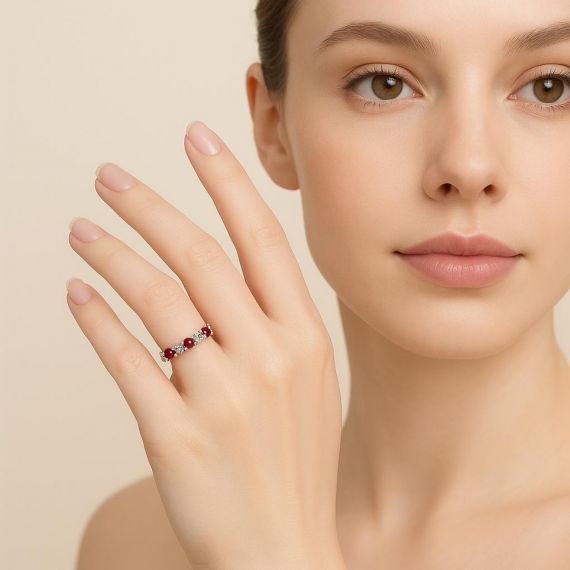 Anillo de rubí y diamantes Bogotá modelo