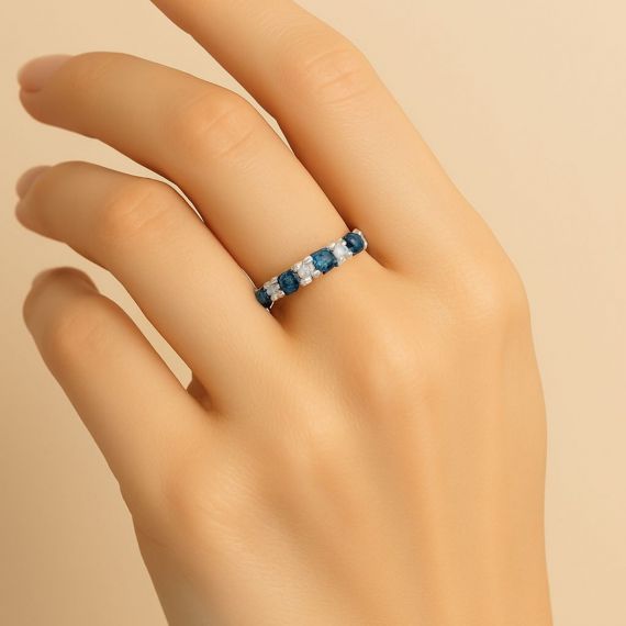 Anillo zafiro y diamantes Bogotá mano