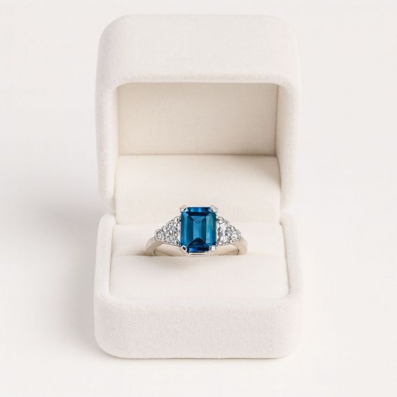 Anillo de topacio y diamantes Cauca estuche