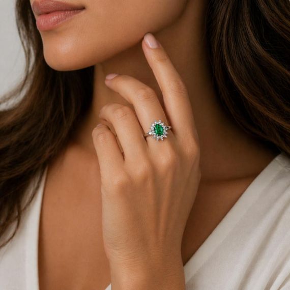 Anillo de esmeralda y diamantes Ibague modelo