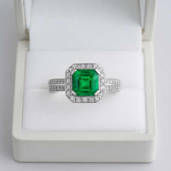 anillo de esmeralda y diamantes Iguazu estuches