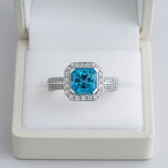 Anillo de topacio y diamantes Ibague estuche